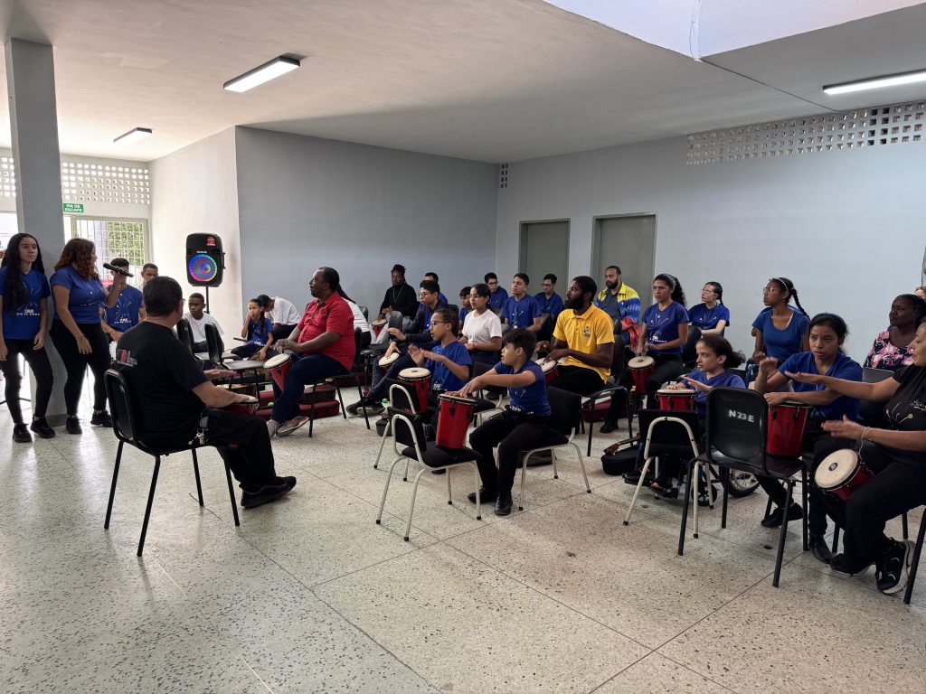 Talleres con los profesores de Santa Lucía y República Dominicana Profesores de la nación caribeña se forman en El Sistema