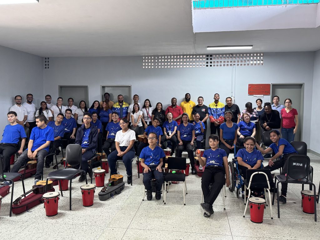 Talleres con los profesores de Santa Lucía y República Dominicana Profesores de la nación caribeña se forman en El Sistema
